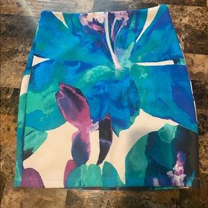Bebe floral skirt in medium